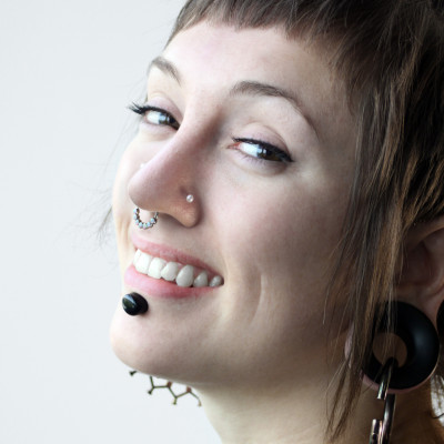 Helen, Pearl nose studs